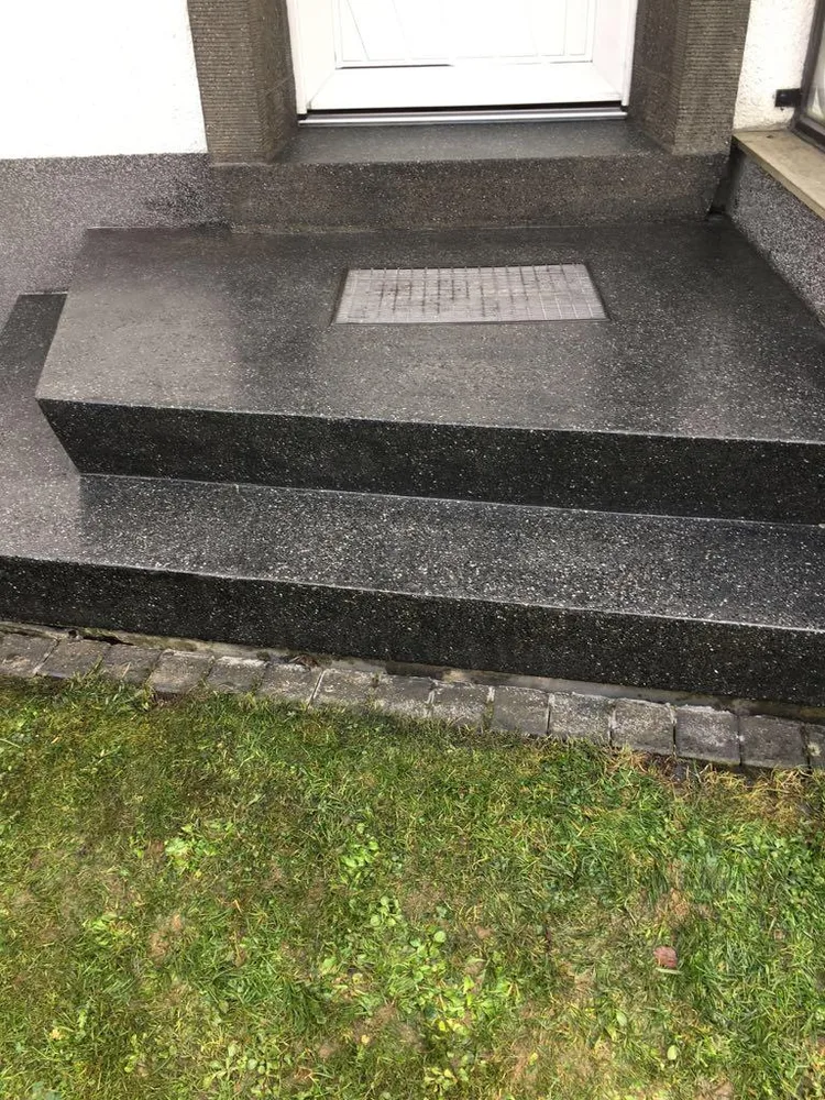 Sanierte Außentreppe aus Naturstein